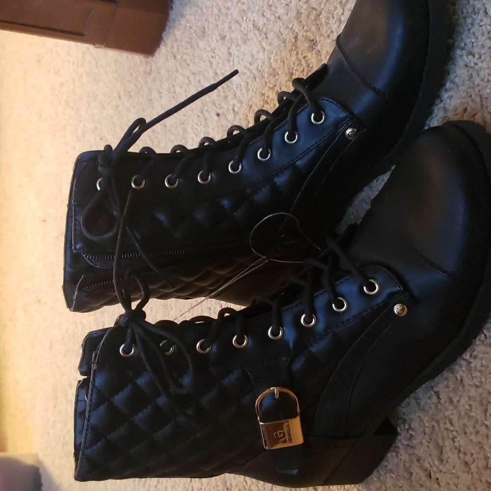 GBG Los Angeles black lace up boot. Easy on & off with side zipper. New. Sz 8.5